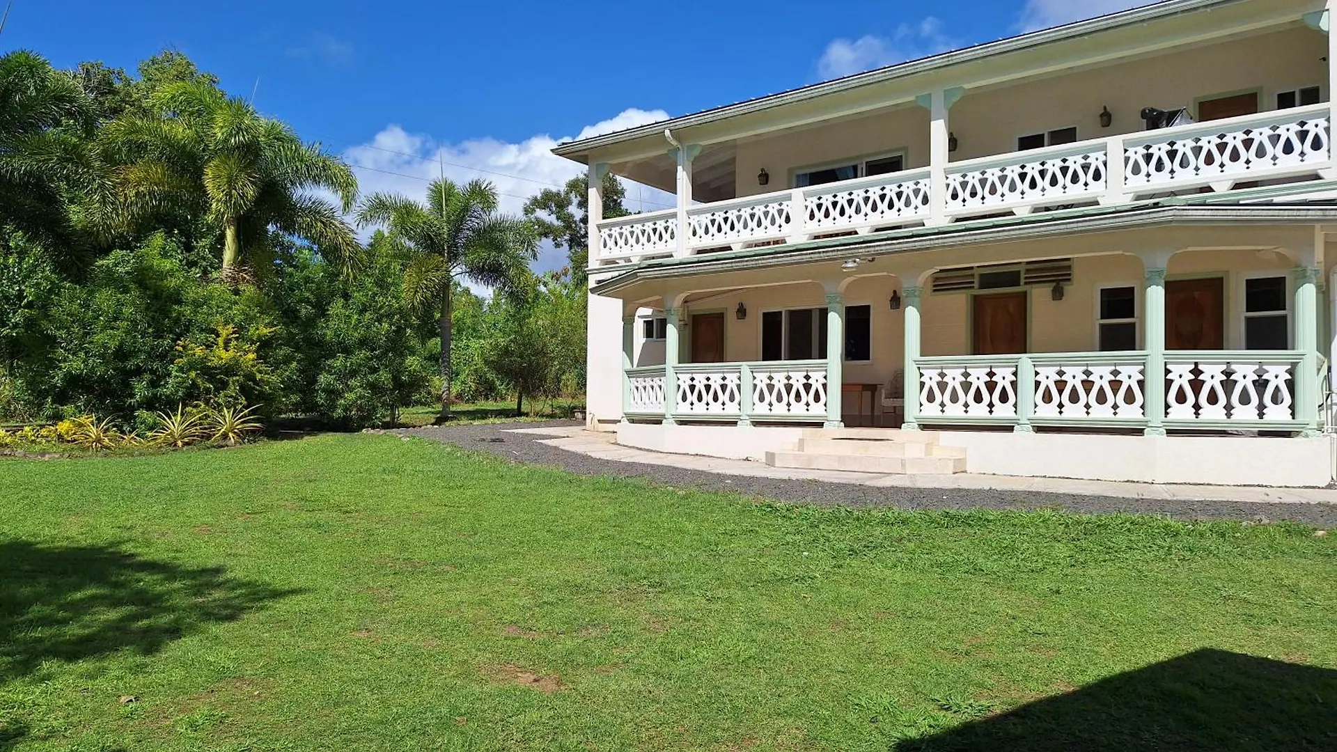 You 4 Ric Apartments Choiseul