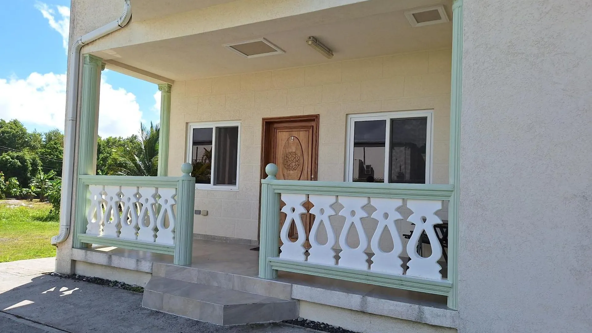 You 4 Ric Apartments Choiseul